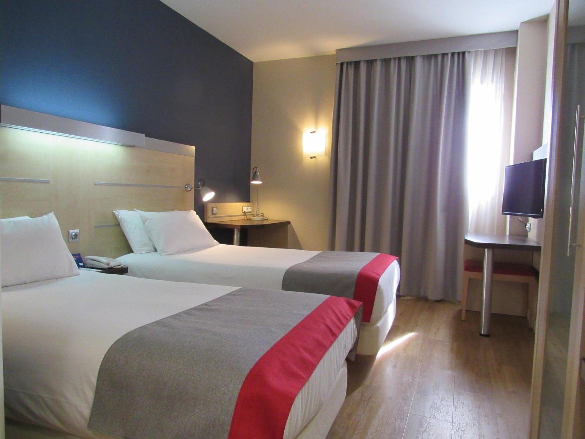 Holiday Inn Express Sant Cugat, An Ihg Hotel Sant Cugat del Valles Ngoại thất bức ảnh
