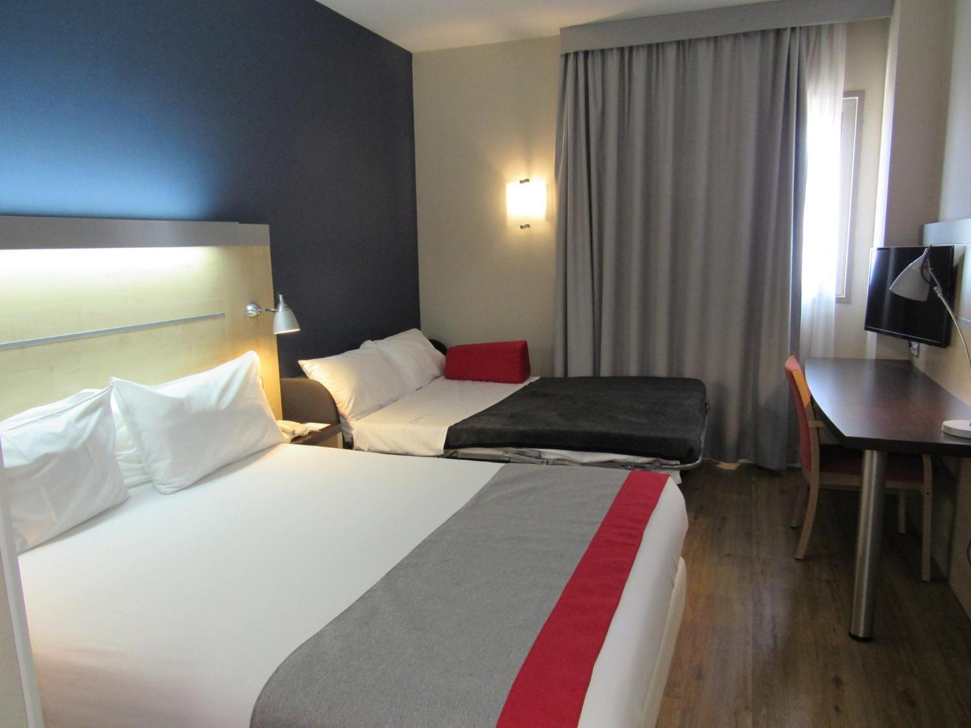 Holiday Inn Express Sant Cugat, An Ihg Hotel Sant Cugat del Valles Ngoại thất bức ảnh